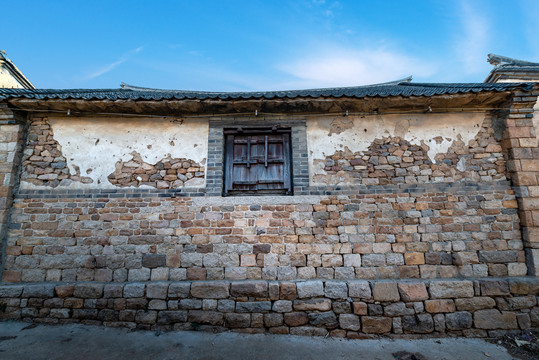 胶东半岛古村落的石墙石屋和石头