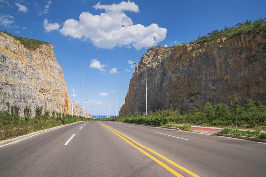 公路悬崖风景
