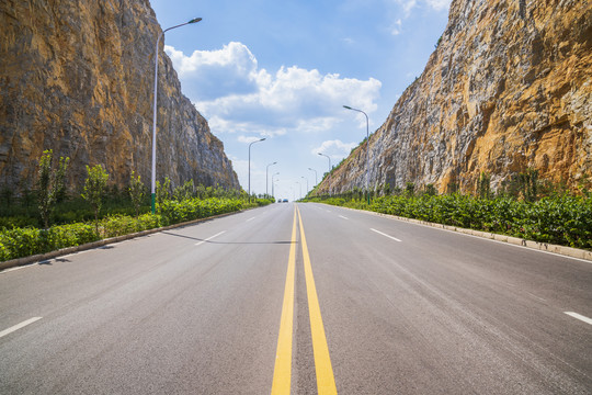 公路悬崖风景