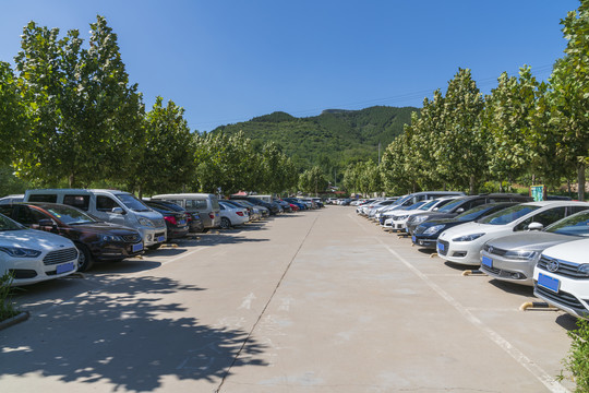 山区停车场风景