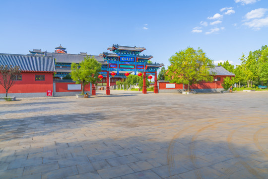牌坊前广场石板路