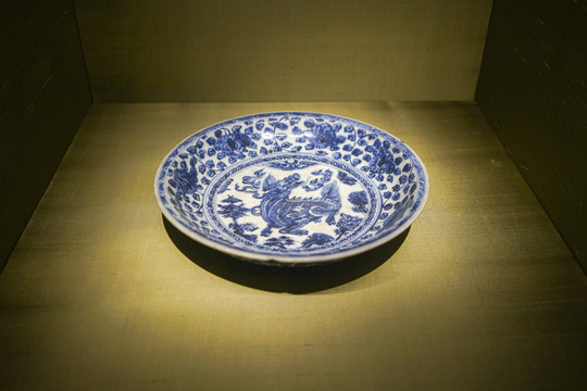 明代青花麒麟望月图盘
