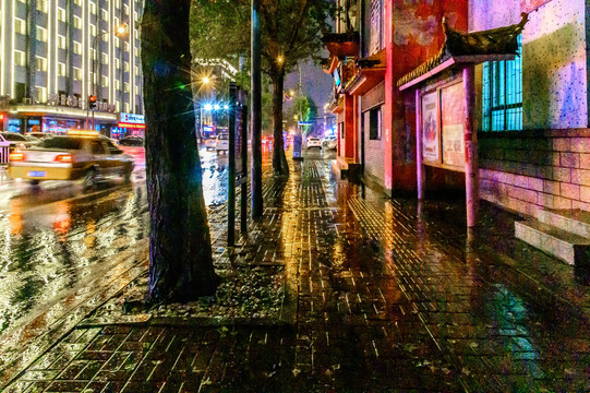 吉林长春雨中夜景