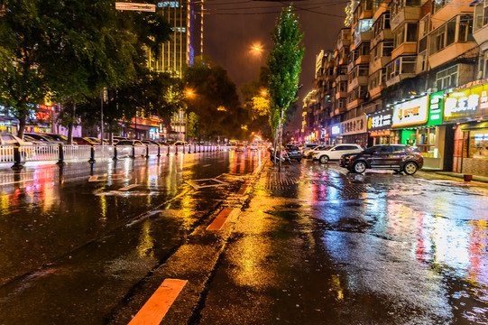 吉林长春雨中夜景