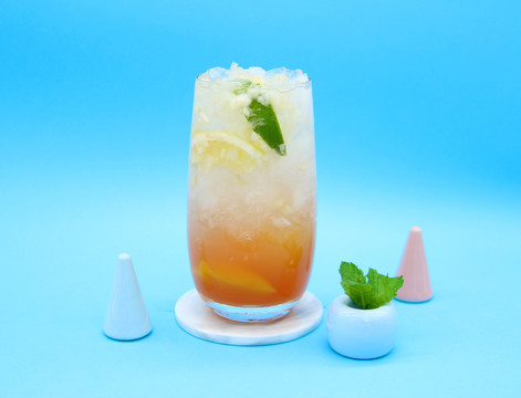 蜜桃气泡水