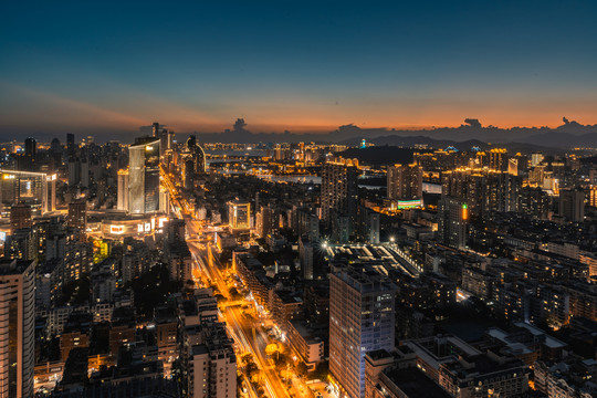 福建厦门湖滨南路的夜景风光