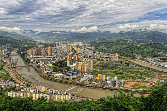 荥经县城全景