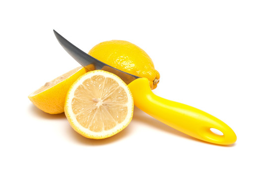 柠檬和水果刀