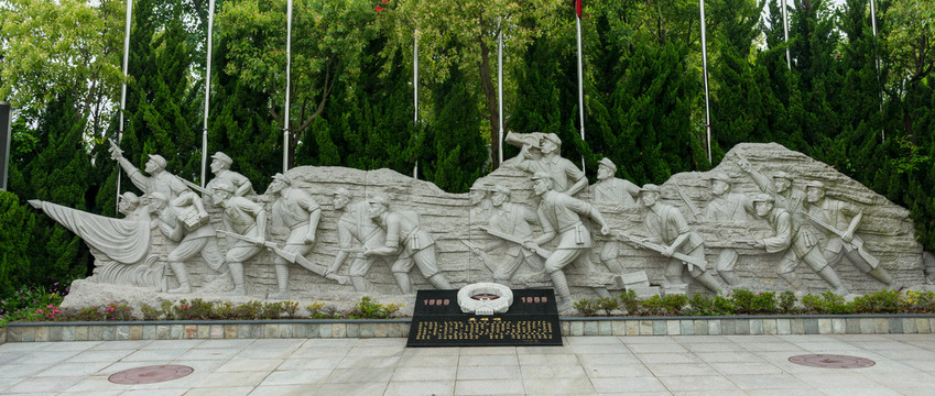 人民解放军抗战雕像