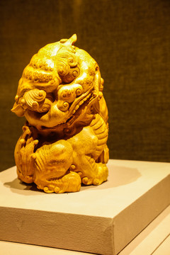 杨狮根雕