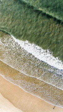 白浪沙滩
