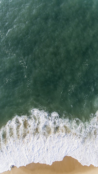 白浪沙滩