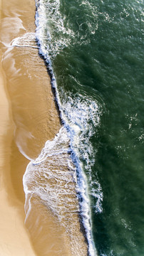 白浪沙滩