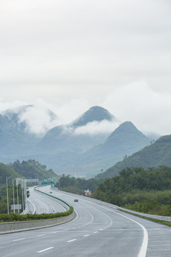 山里的高速公路