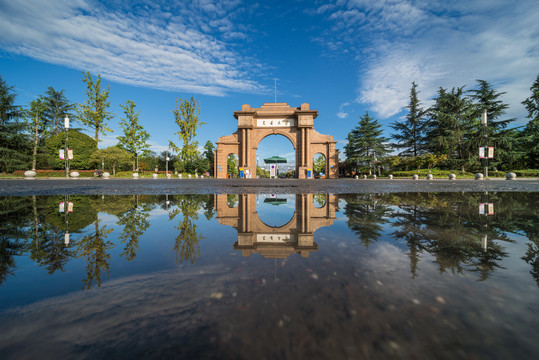 西南交通大学校门