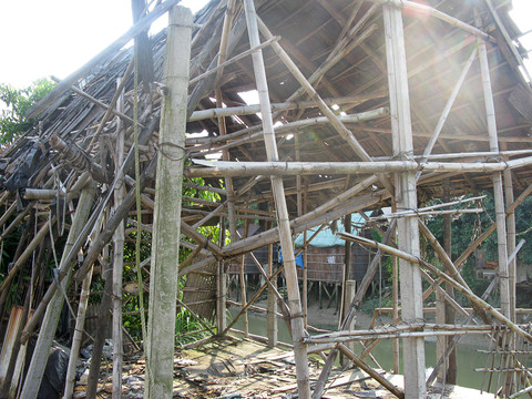 坍塌的老屋