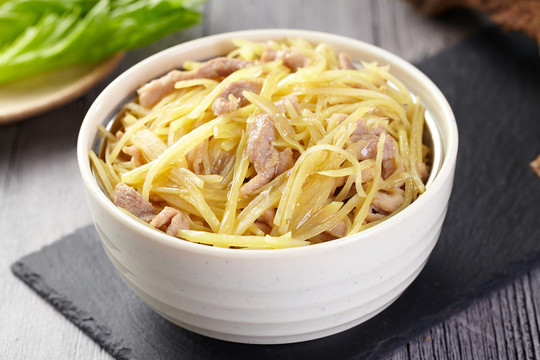 土豆丝肉片饭