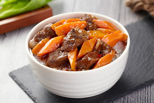 胡萝卜牛腩饭