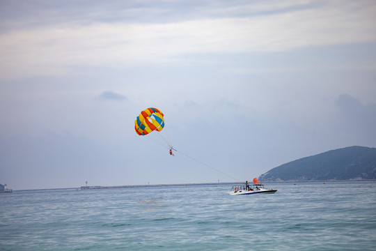 海边滑翔伞