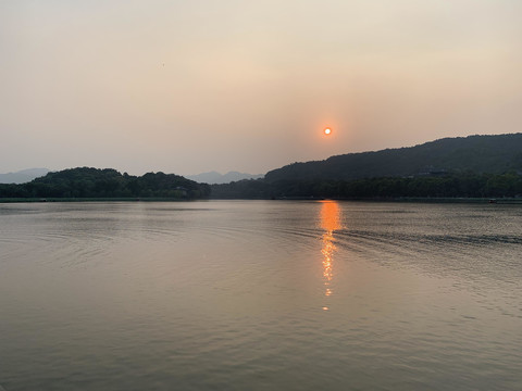 杭州西湖山水如画映夕阳