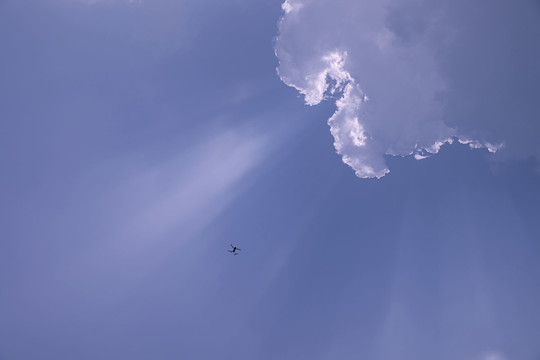 天空云彩光芒