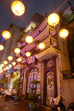 越南的范五老街安乐寺夜景