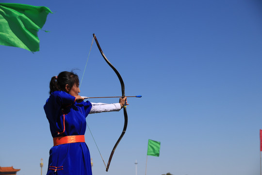 蒙古族那达慕射箭比赛选手