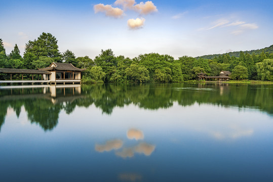 杭州西湖浴鹄湾景区长廊飞虹廊