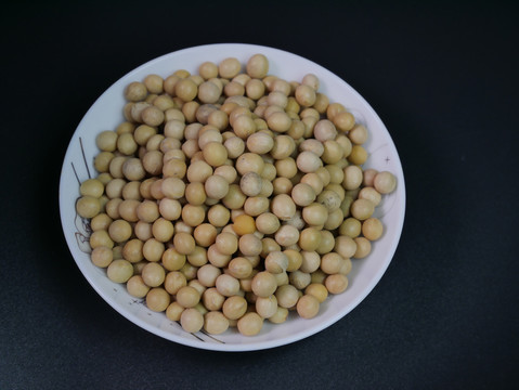 一盘黄豆