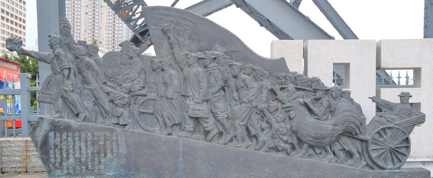 广州海珠桥上的雕塑