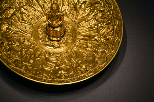 金色女神雕塑圆盘