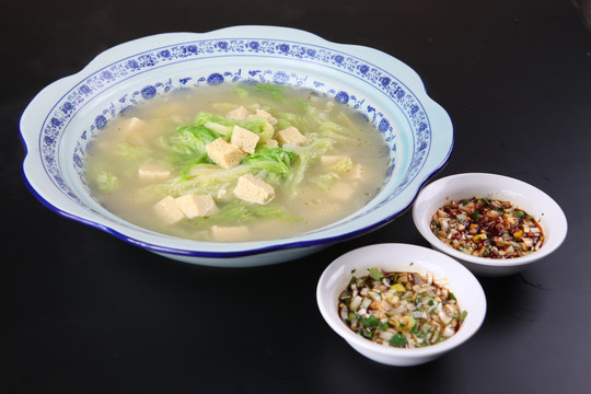 白菜炖冻豆腐