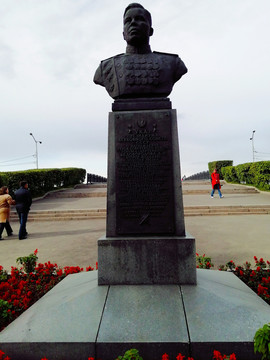 别洛博罗多夫纪念碑
