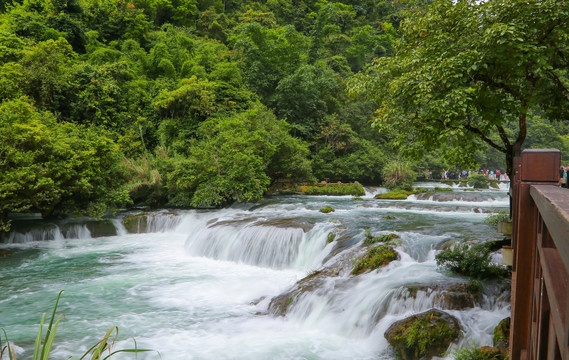 贵州小七孔山水河流