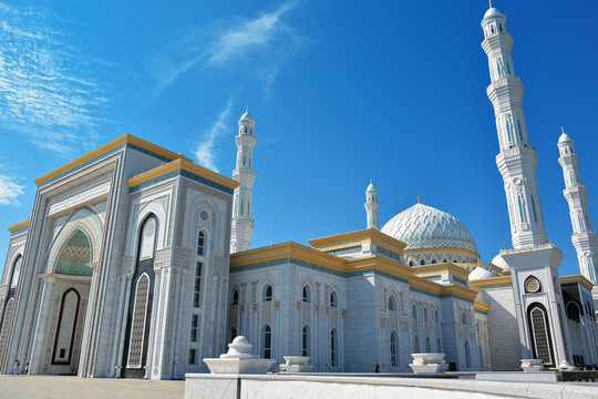 哈兹拉特苏丹清真寺侧面