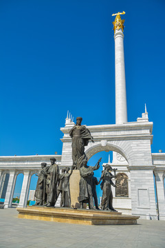 阿斯塔纳独立广场纪念柱