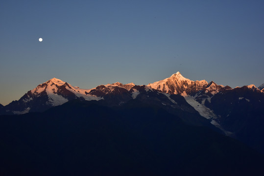 云南德钦梅里雪山风光