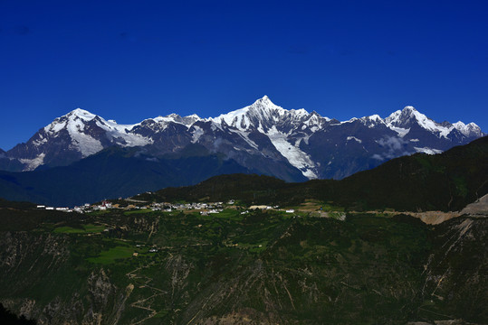 云南德钦梅里雪山风光