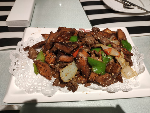 馕炒肉新疆美食