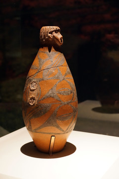 大地湾四期文化人头形器口彩陶瓶