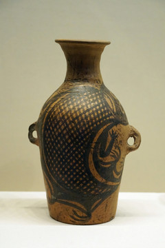 仰韶文化鲵鱼纹彩陶瓶