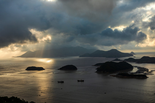 台风来临的大海