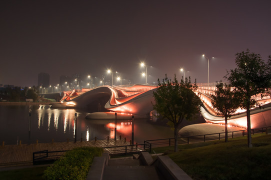 城市副中心桥梁夜景