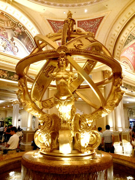 威尼斯人大厅金色雕塑