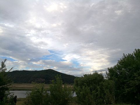 乡村傍晚的天空