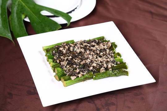 榄菜肉碎蒸秋茄