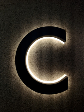 黑色立体灯光字母C