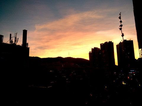城市夕阳
