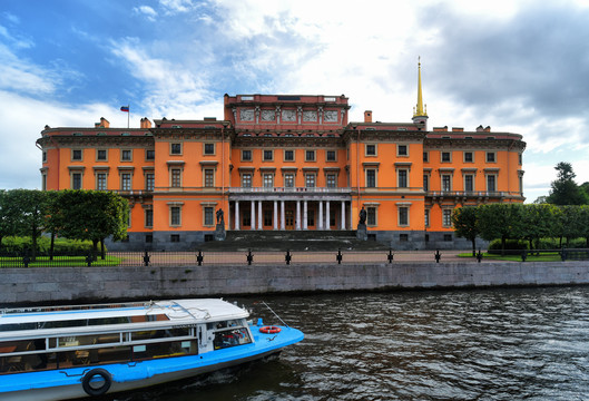圣彼得堡米哈伊洛夫宫