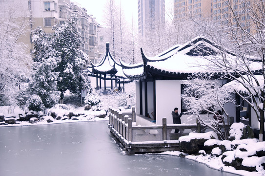 雪景凉亭